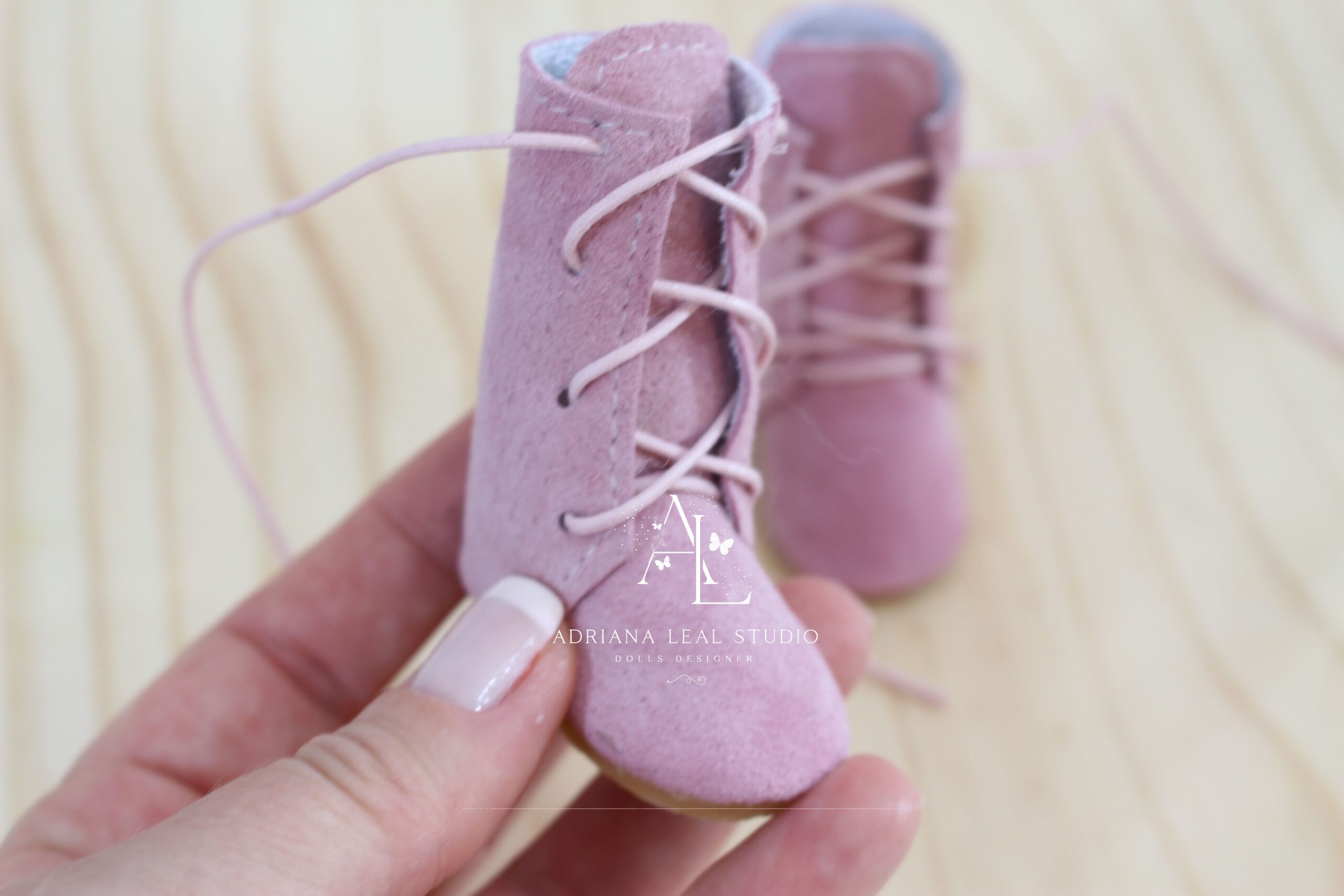 Bota-cano-alto-5cm-2-scaled-1.jpeg